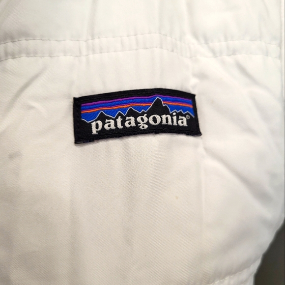 B15. Patagonia Women's Reversible White Hooded Vest - Size Small - Picture 3 of 11